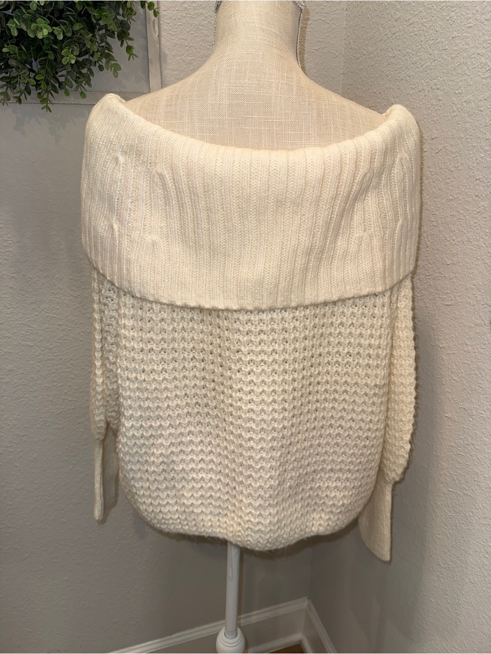 Express Sweater - Picture 5 of 11
